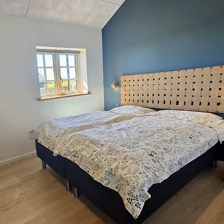 Modernes-ferienhaus-mit-meerblick-in-strandnaehe